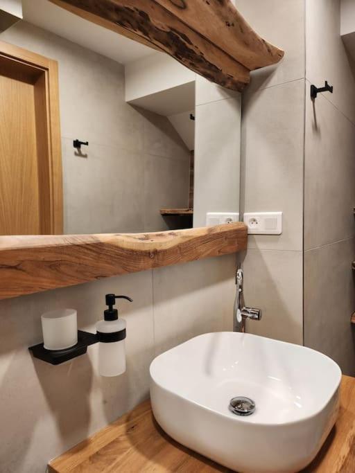Krasny Apartman Refrino Janské Lázně Buitenkant foto